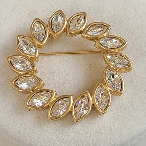 Swarovski Pin SAL Signed Clear Crystals Brooch Gold Tone- Excellent Condition